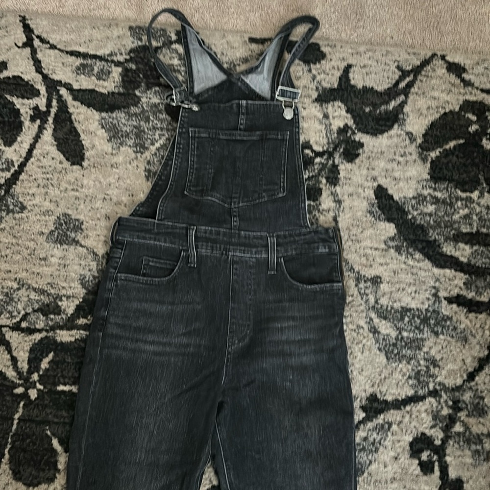 Levi’s overalls size 28